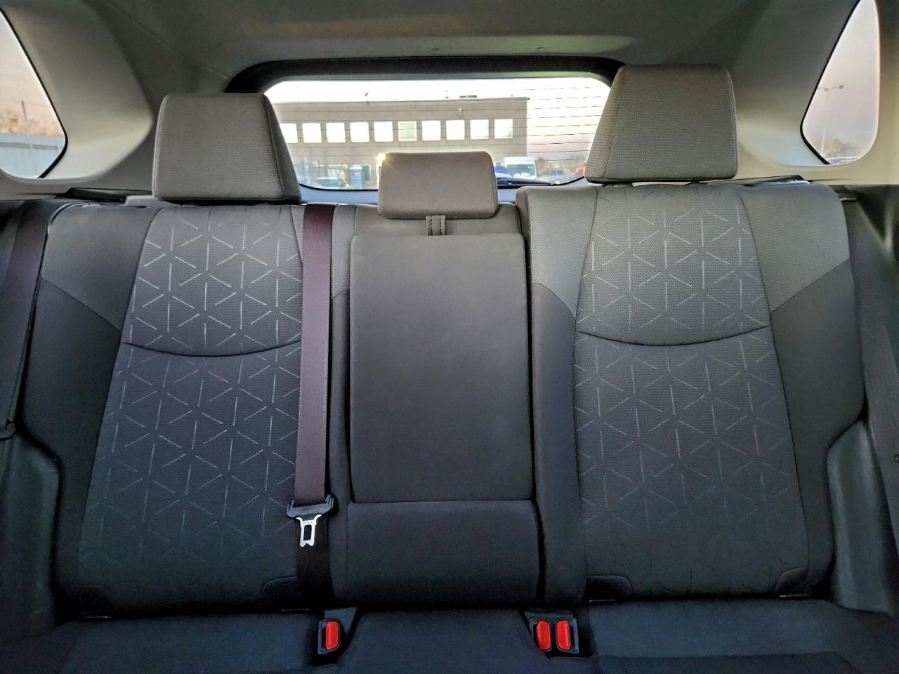 2019 TOYOTA RAV4 XLE photo 19