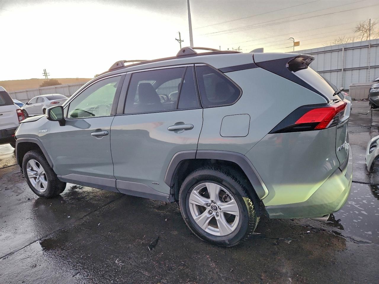 2019 TOYOTA RAV4 XLE photo 3