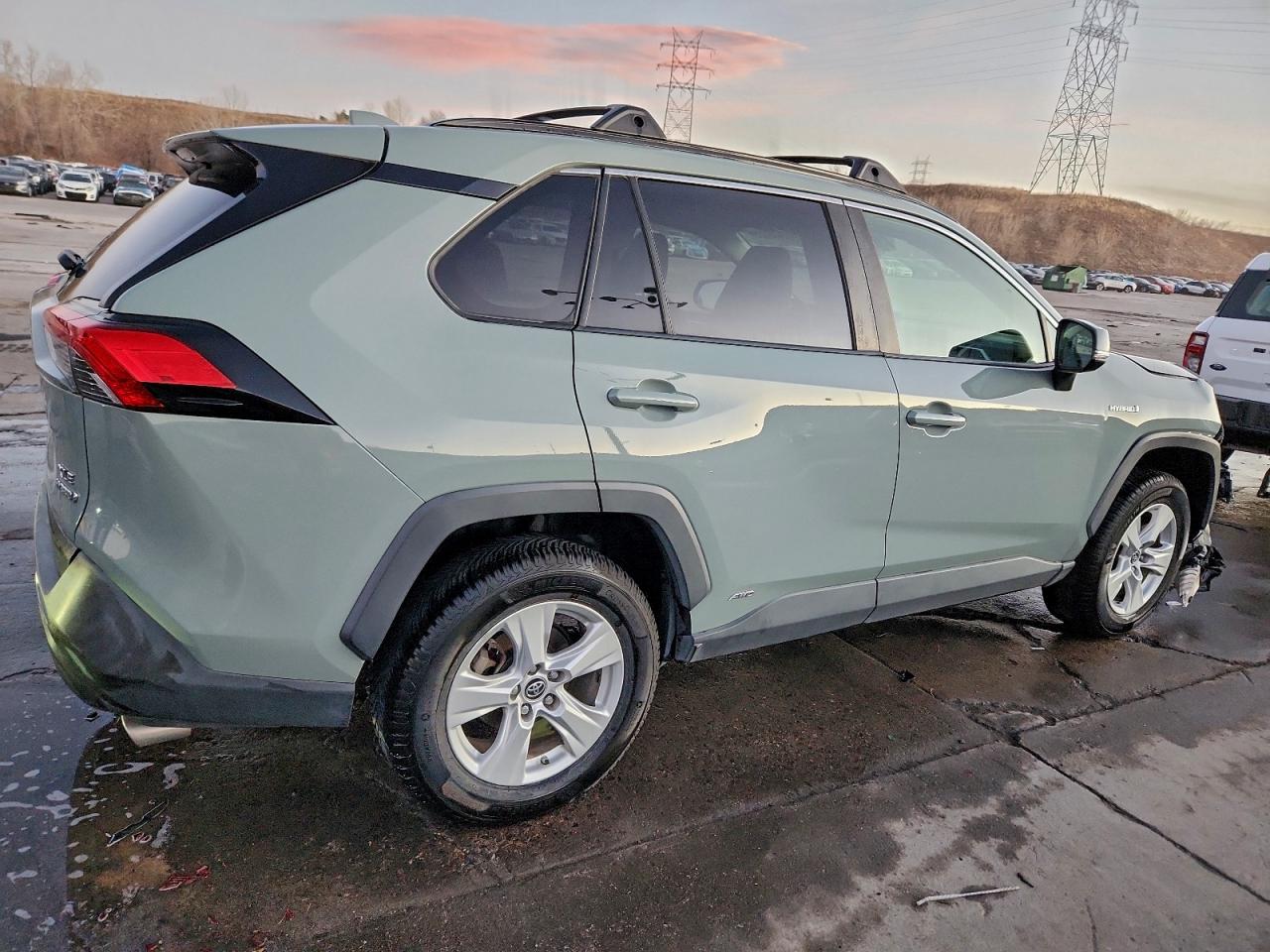 2019 TOYOTA RAV4 XLE photo 5