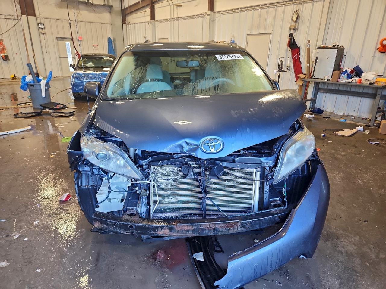 2014 TOYOTA SIENNA LE photo 9