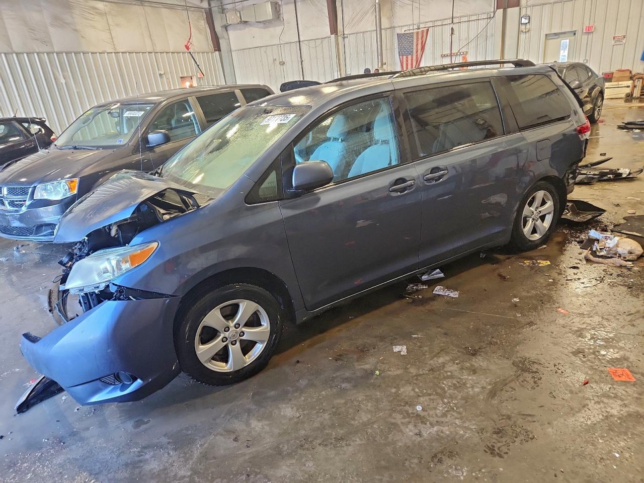 2014 TOYOTA SIENNA