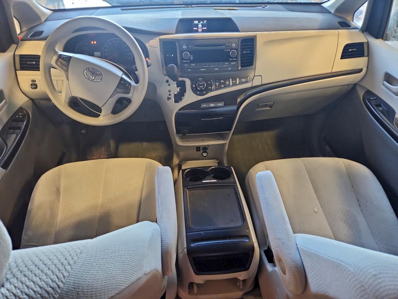 2014 TOYOTA SIENNA LE photo 15