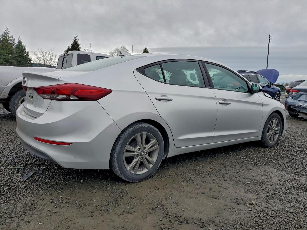 2017 HYUNDAI ELANTRA SE photo 5