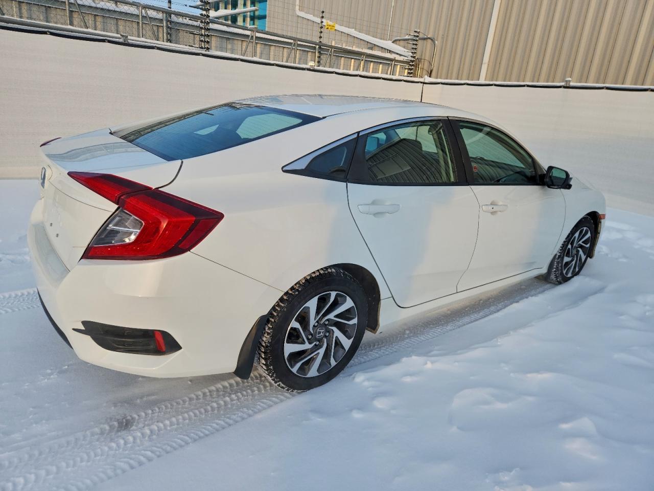2017 HONDA CIVIC EX photo 3