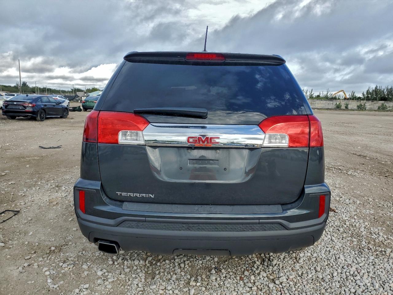 2017 GMC TERRAIN SLE photo 6