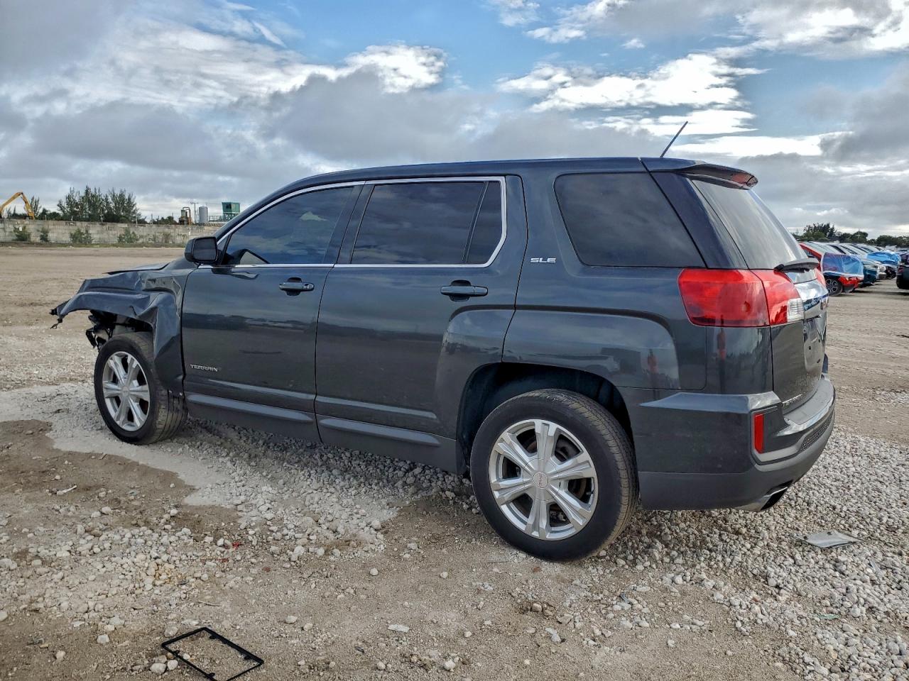 2017 GMC TERRAIN SLE photo 2