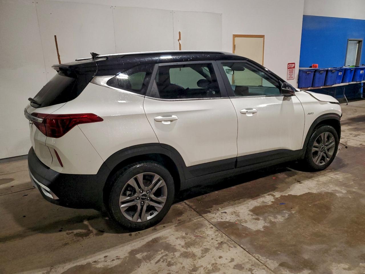2023 KIA SELTOS S photo 3