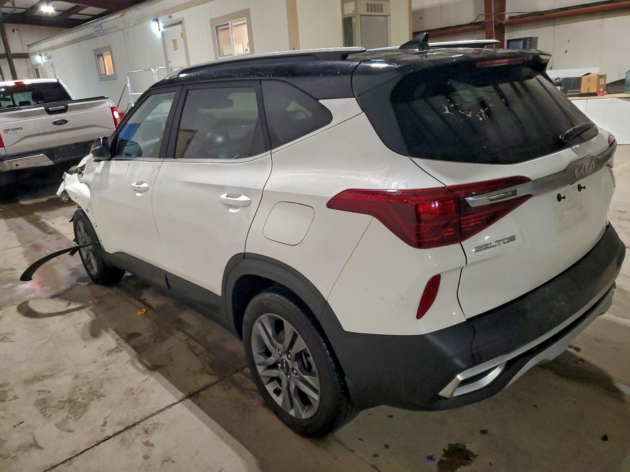 2023 KIA SELTOS S photo 2