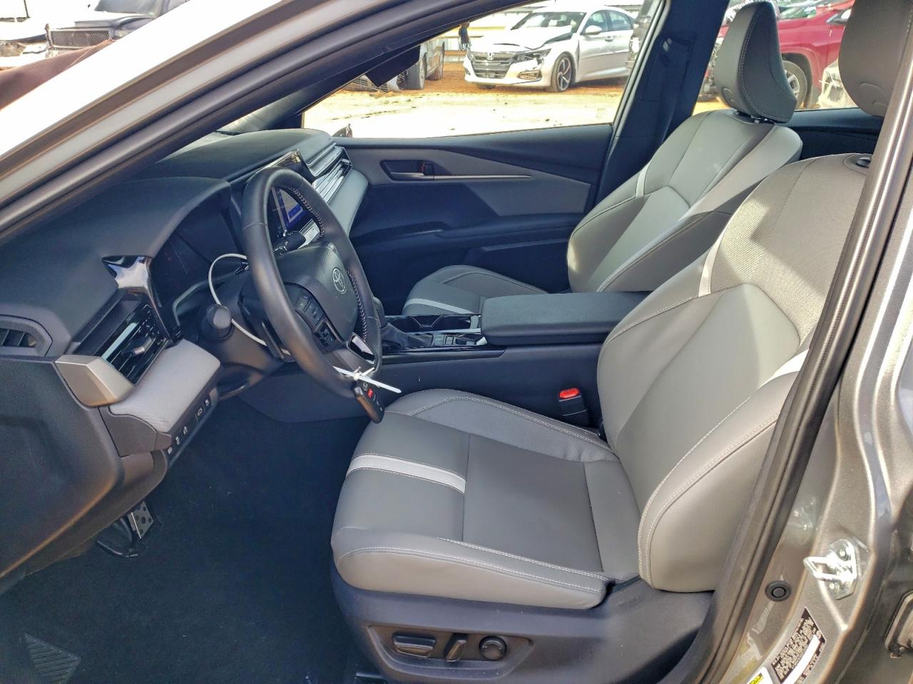 2025 TOYOTA CAMRY XSE photo 13
