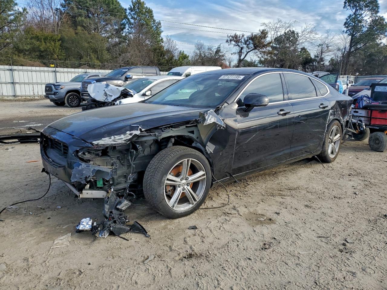 2017 VOLVO S90