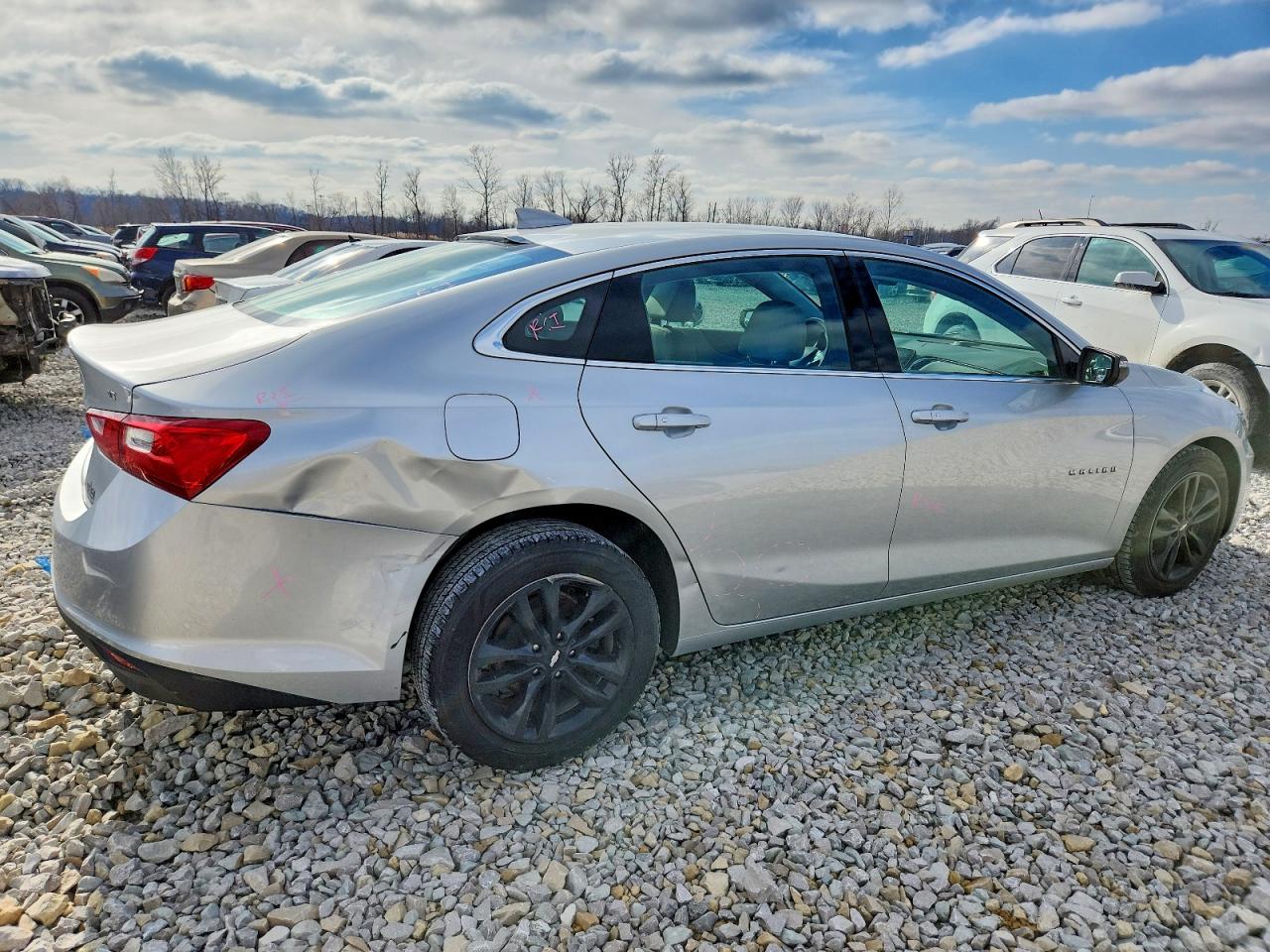 2018 CHEVROLET MALIBU LT photo 3