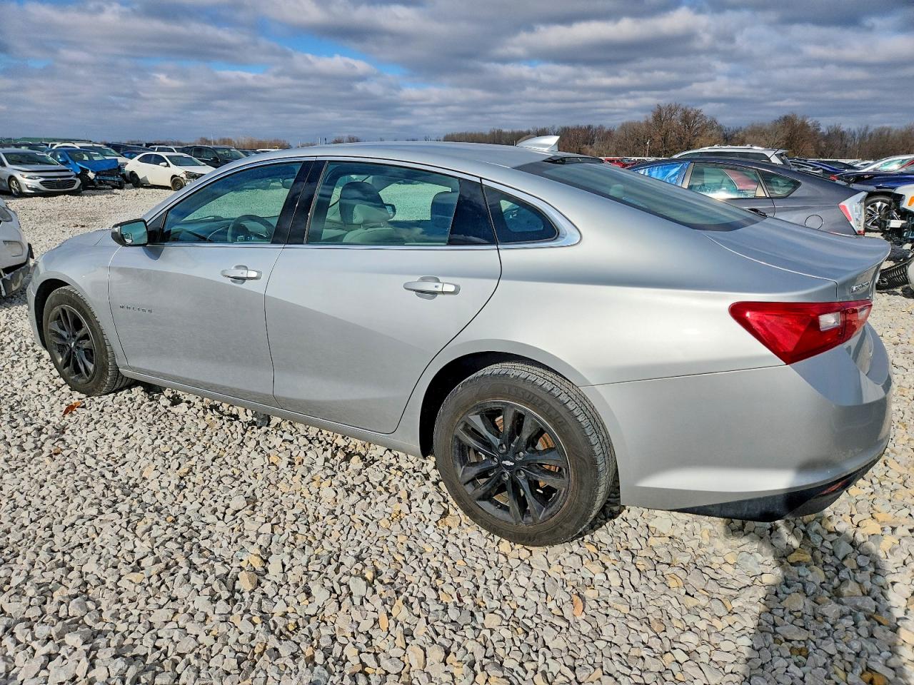 2018 CHEVROLET MALIBU LT photo 2