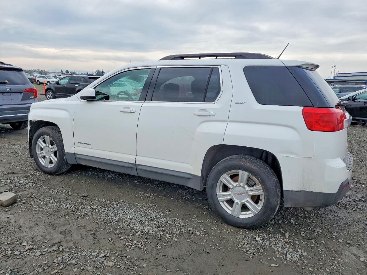 2013 GMC TERRAIN SLT photo 2