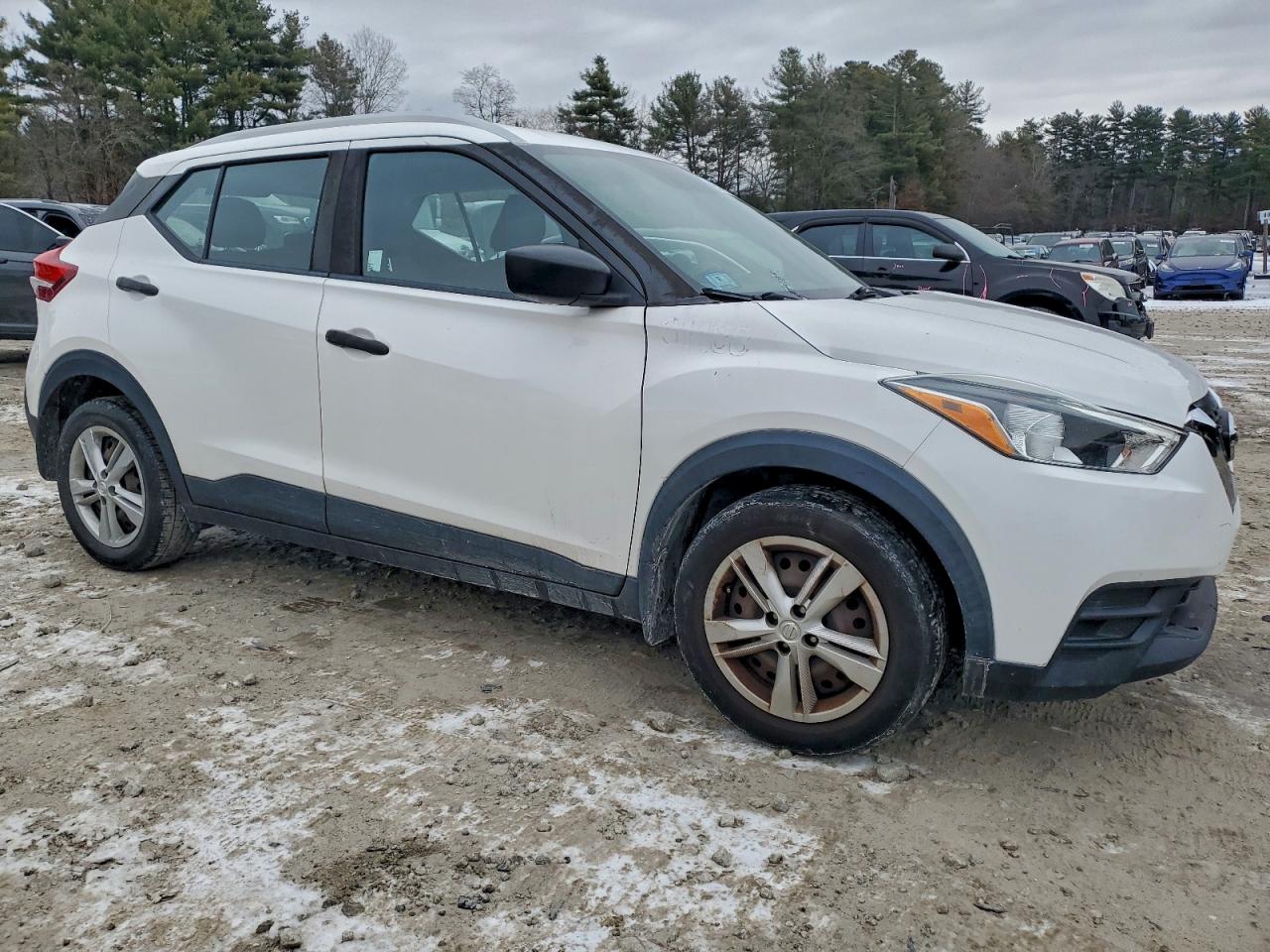 2019 NISSAN KICKS S photo 7