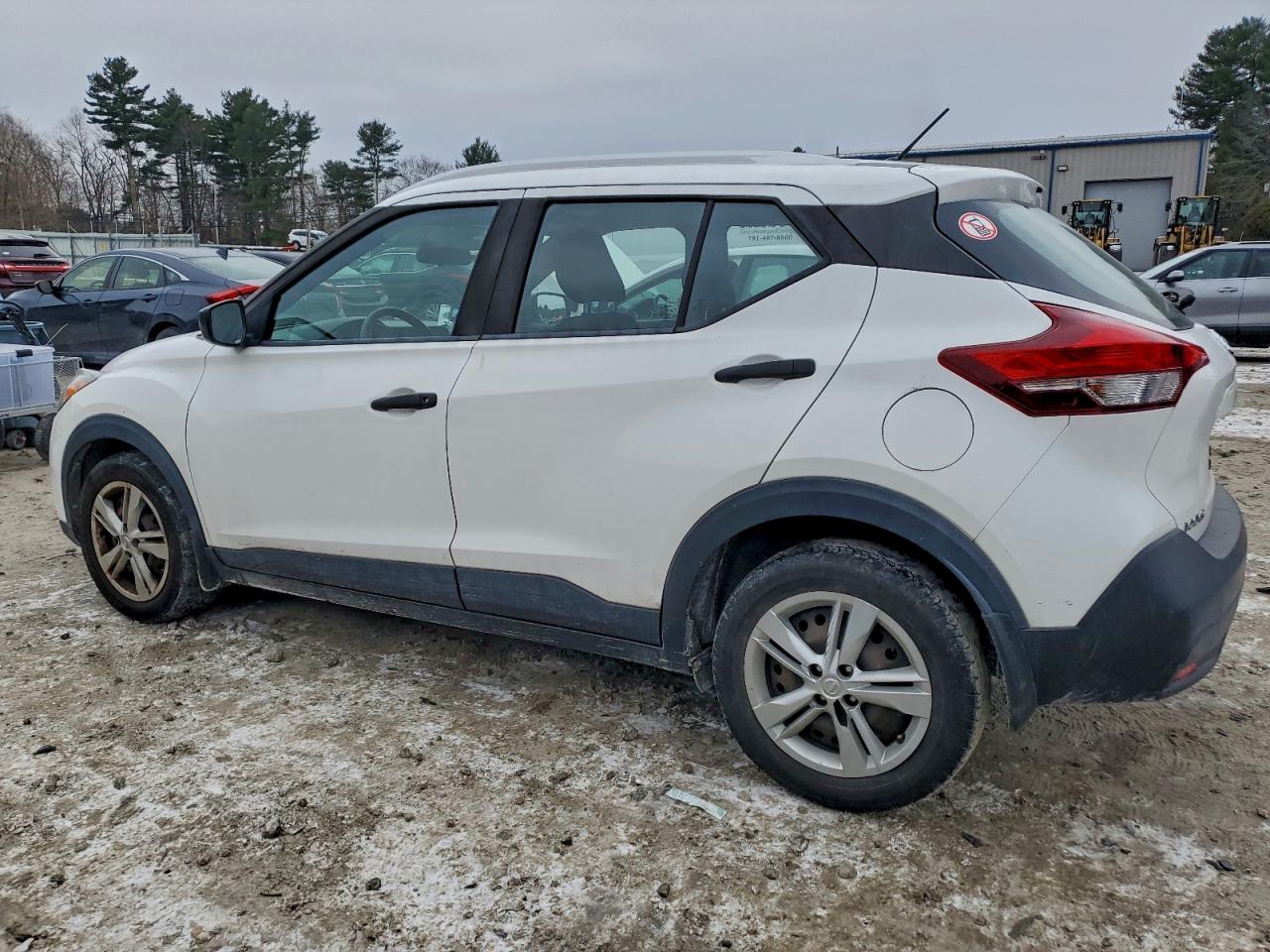 2019 NISSAN KICKS S photo 3