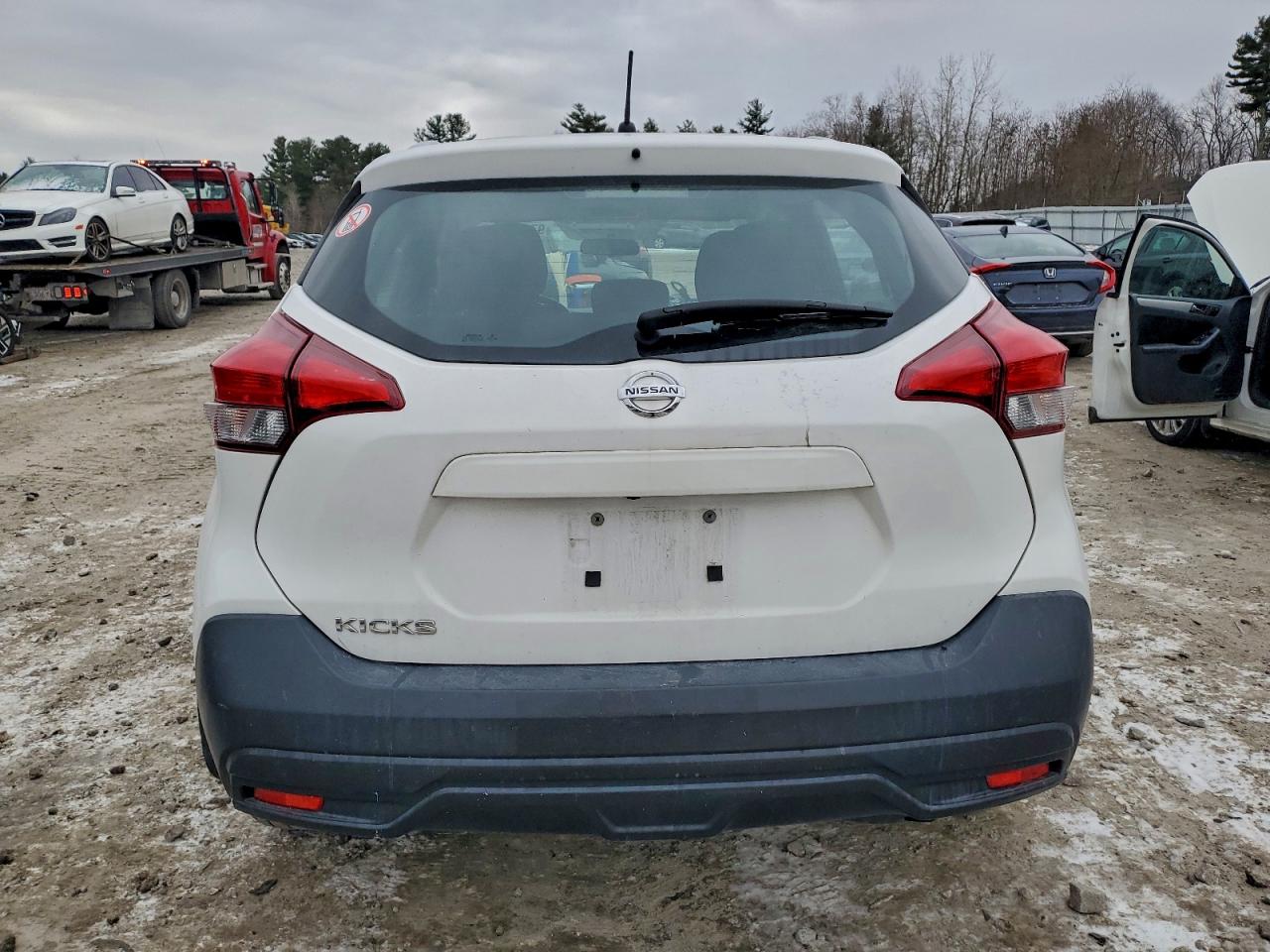 2019 NISSAN KICKS S photo 11
