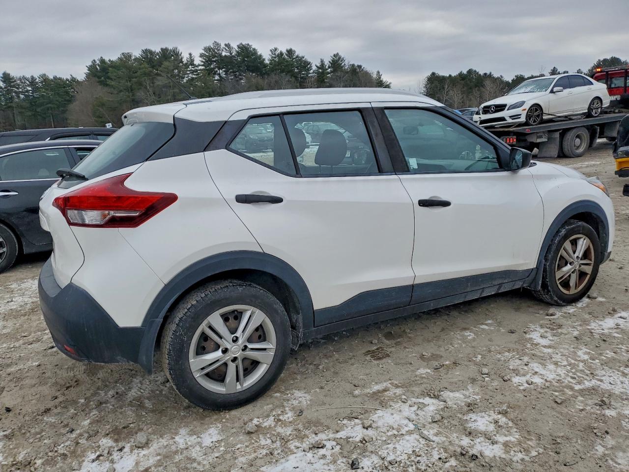 2019 NISSAN KICKS S photo 5