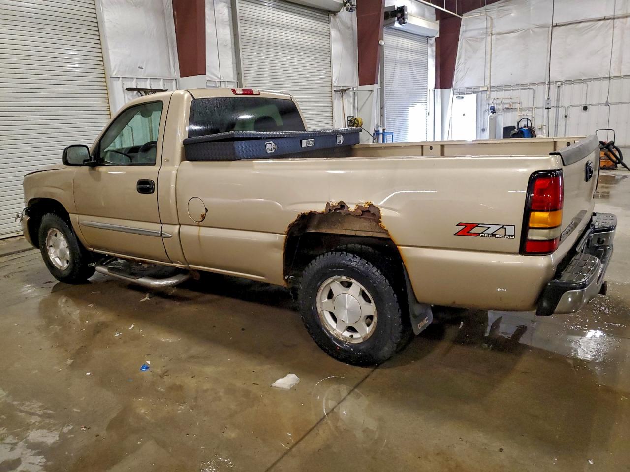 2004 GMC NEW SIERRA K1500 photo 2