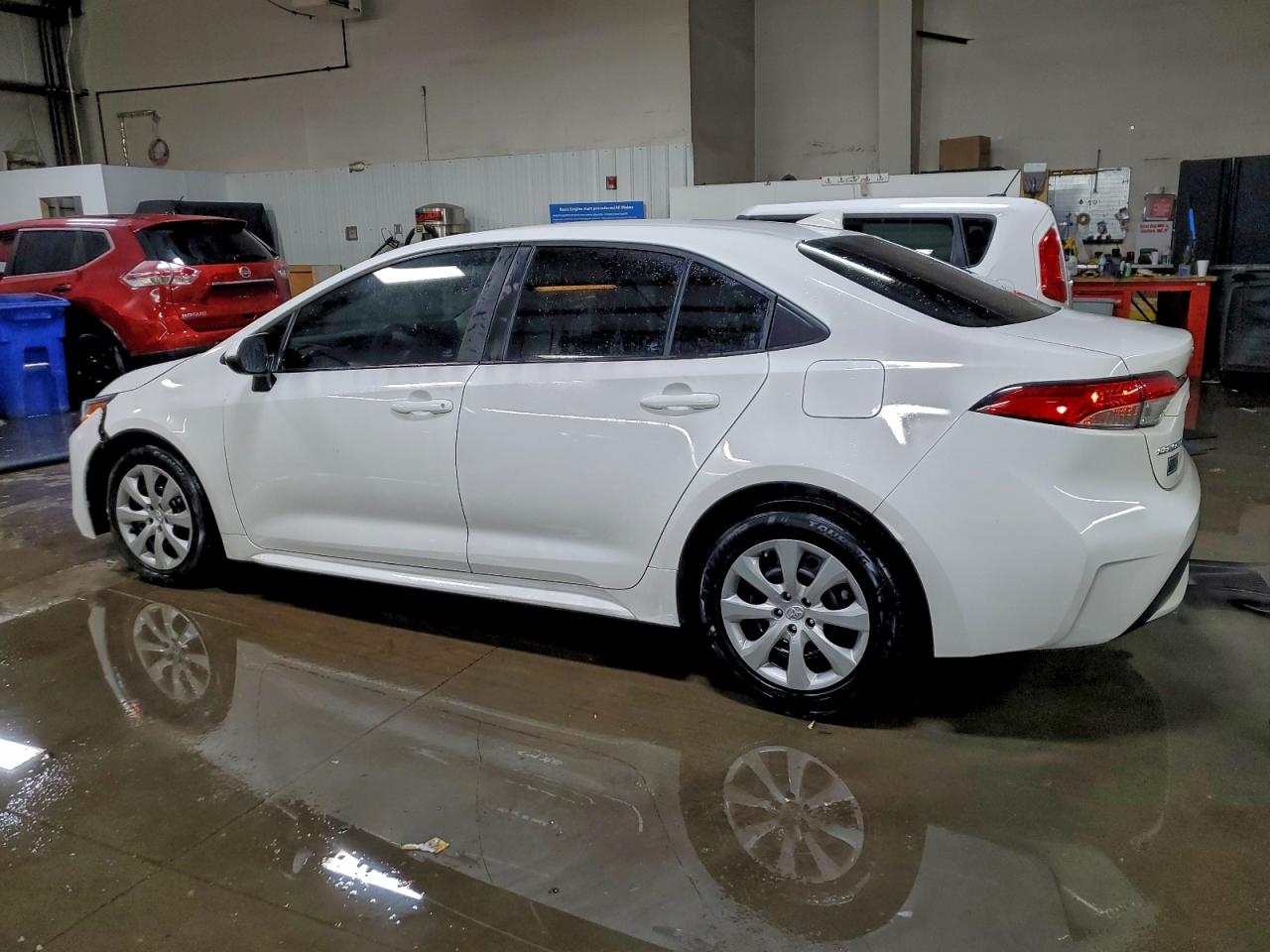 2021 TOYOTA COROLLA LE photo 3
