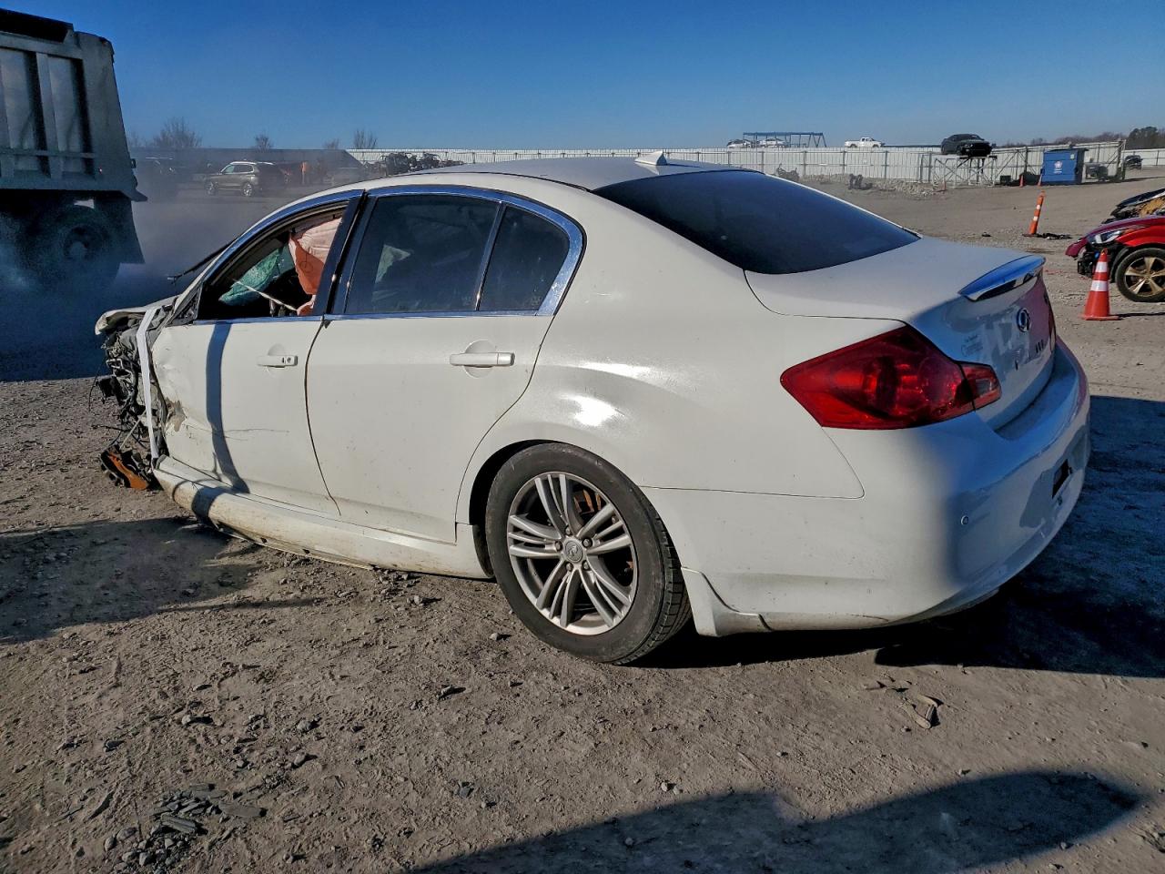 2010 INFINITI G37 BASE photo 2