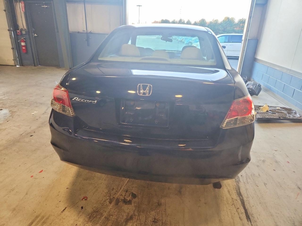 2009 HONDA ACCORD LX photo 11
