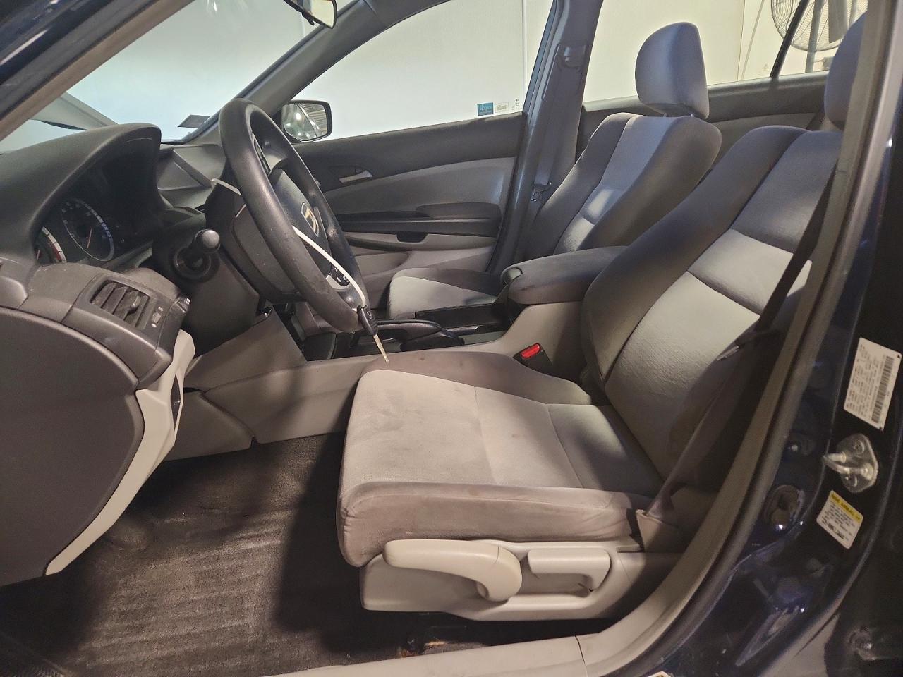 2009 HONDA ACCORD LX photo 13