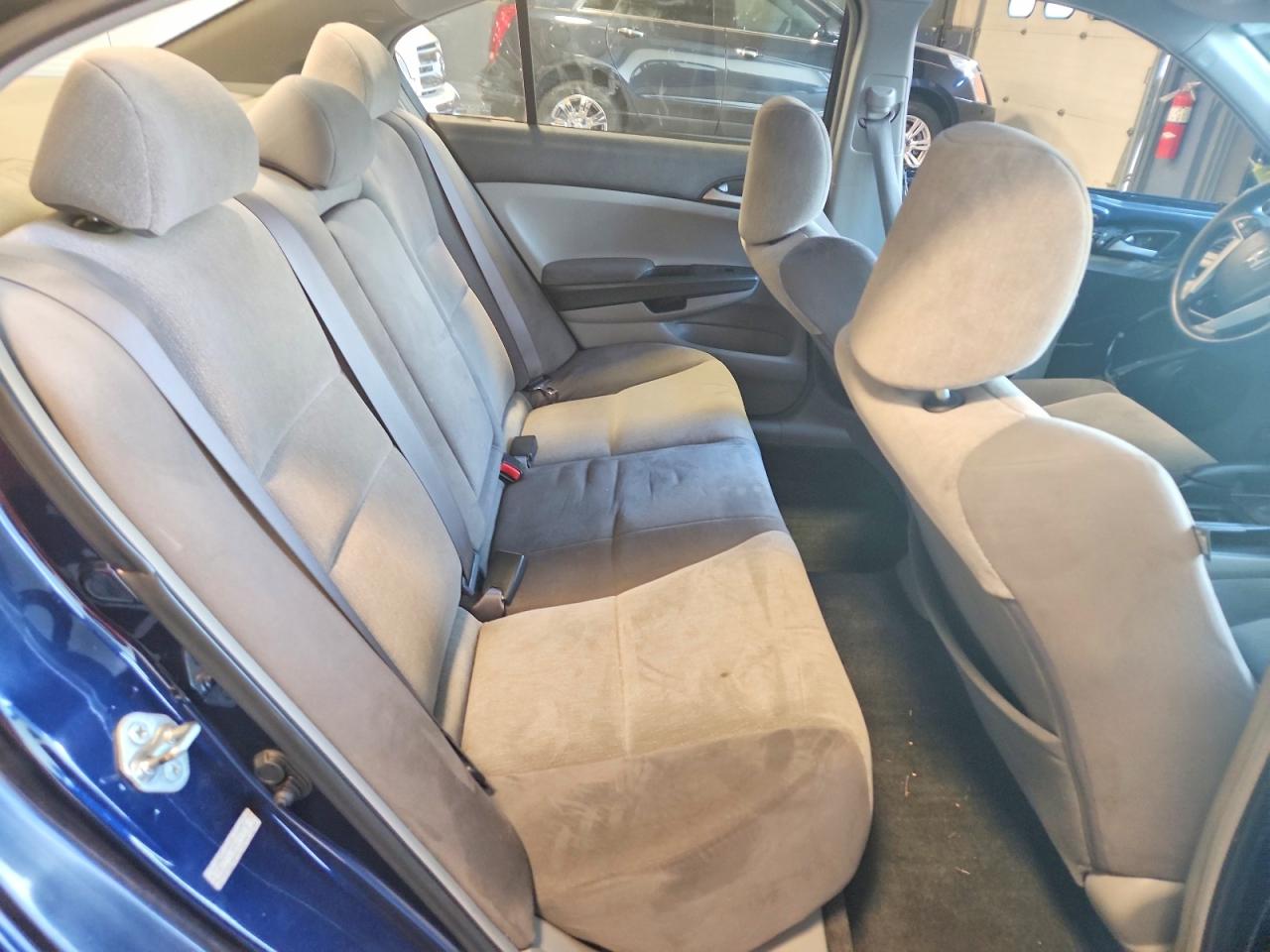 2009 HONDA ACCORD LX photo 19