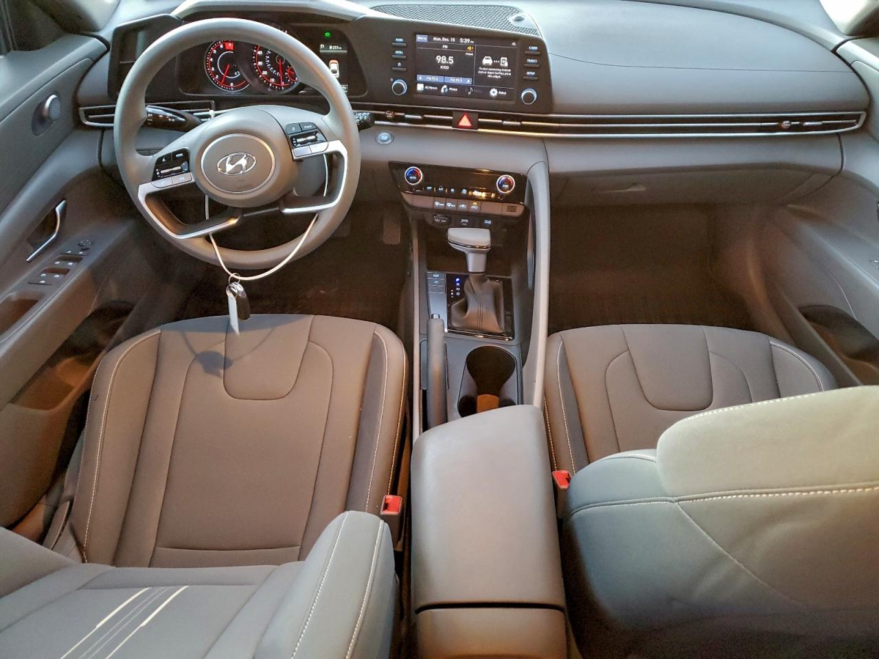 2023 HYUNDAI ELANTRA SEL photo 8