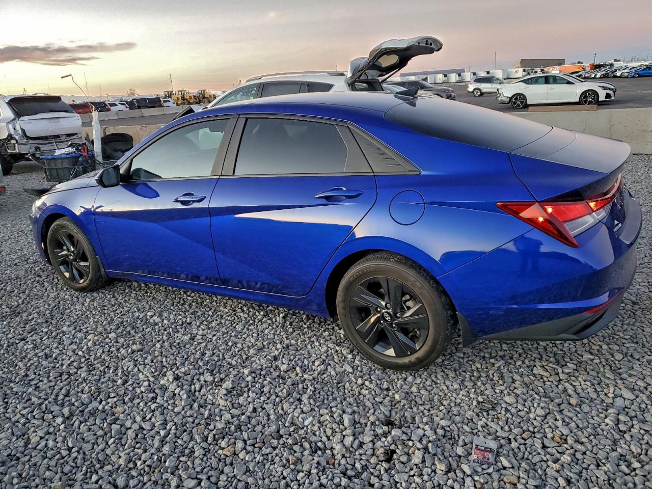 2023 HYUNDAI ELANTRA SEL photo 2