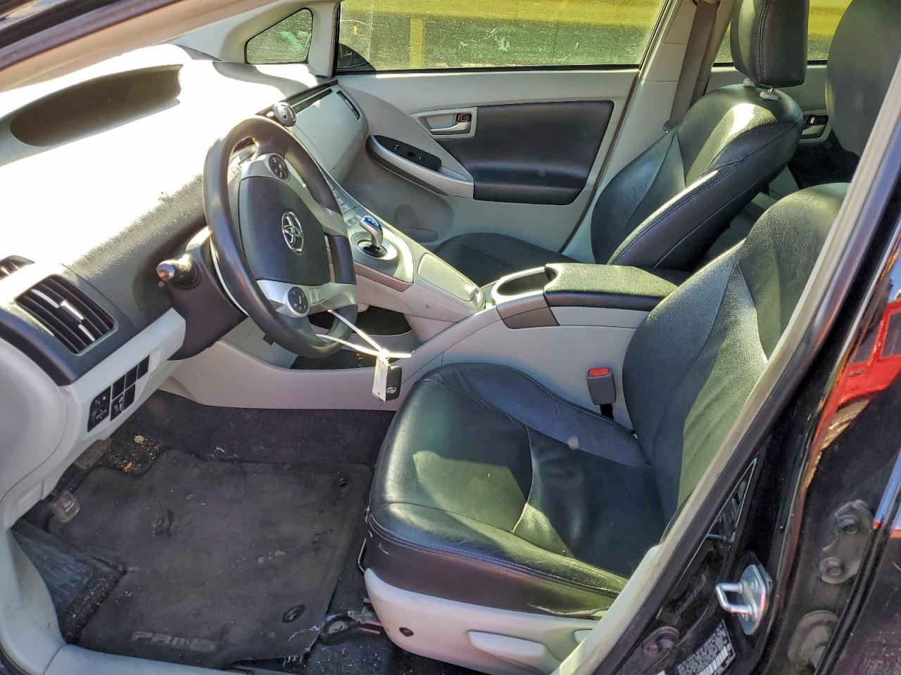 2014 TOYOTA PRIUS photo 25