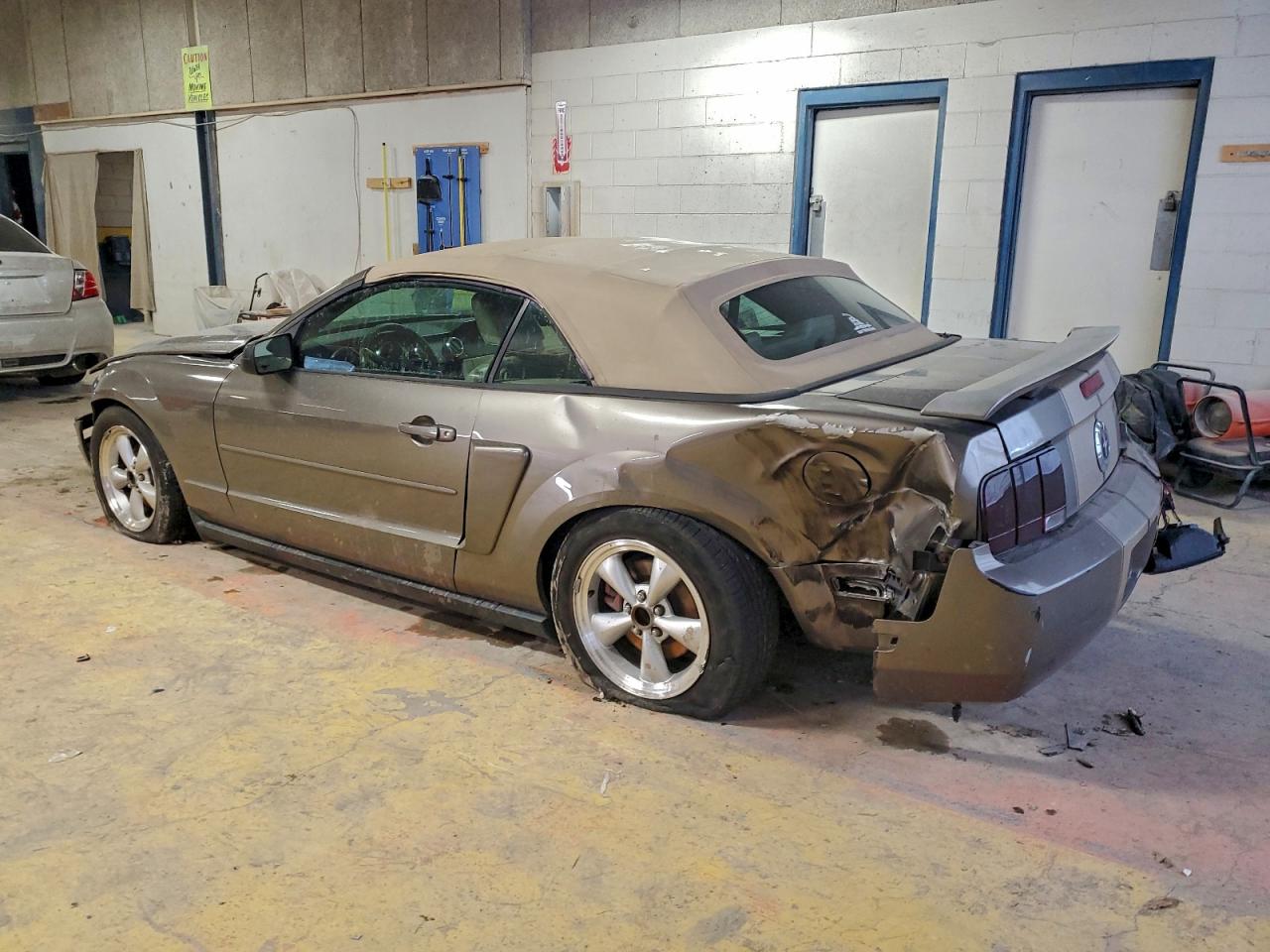 2005 FORD MUSTANG photo 4