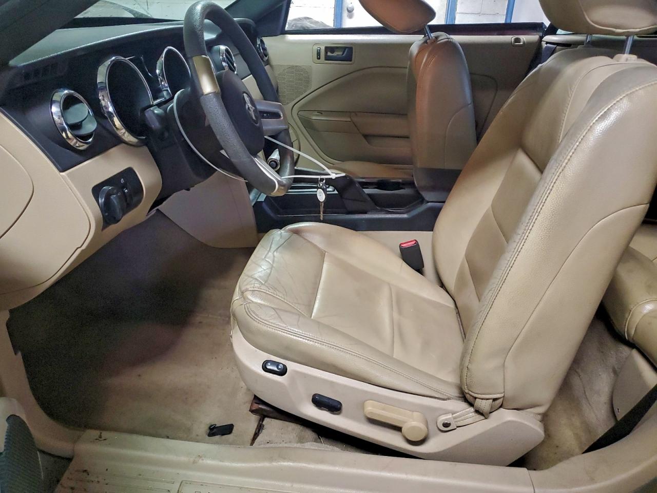 2005 FORD MUSTANG photo 19