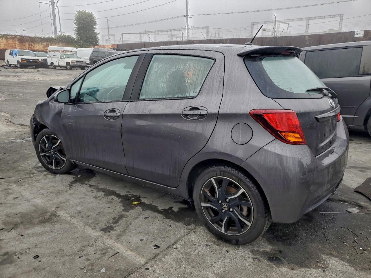 2017 TOYOTA YARIS L photo 2