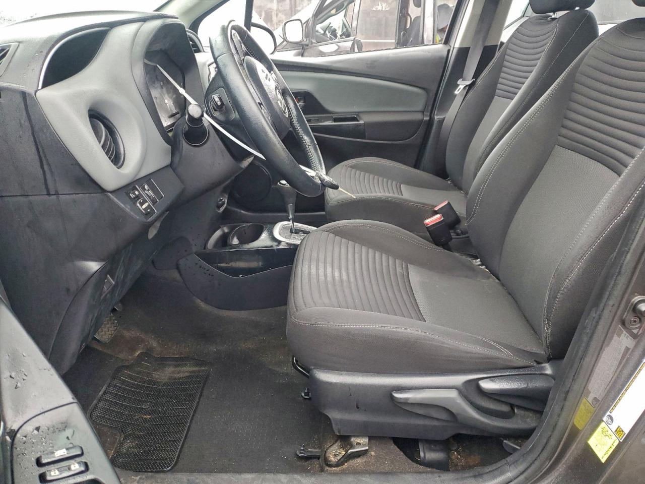 2017 TOYOTA YARIS L photo 7