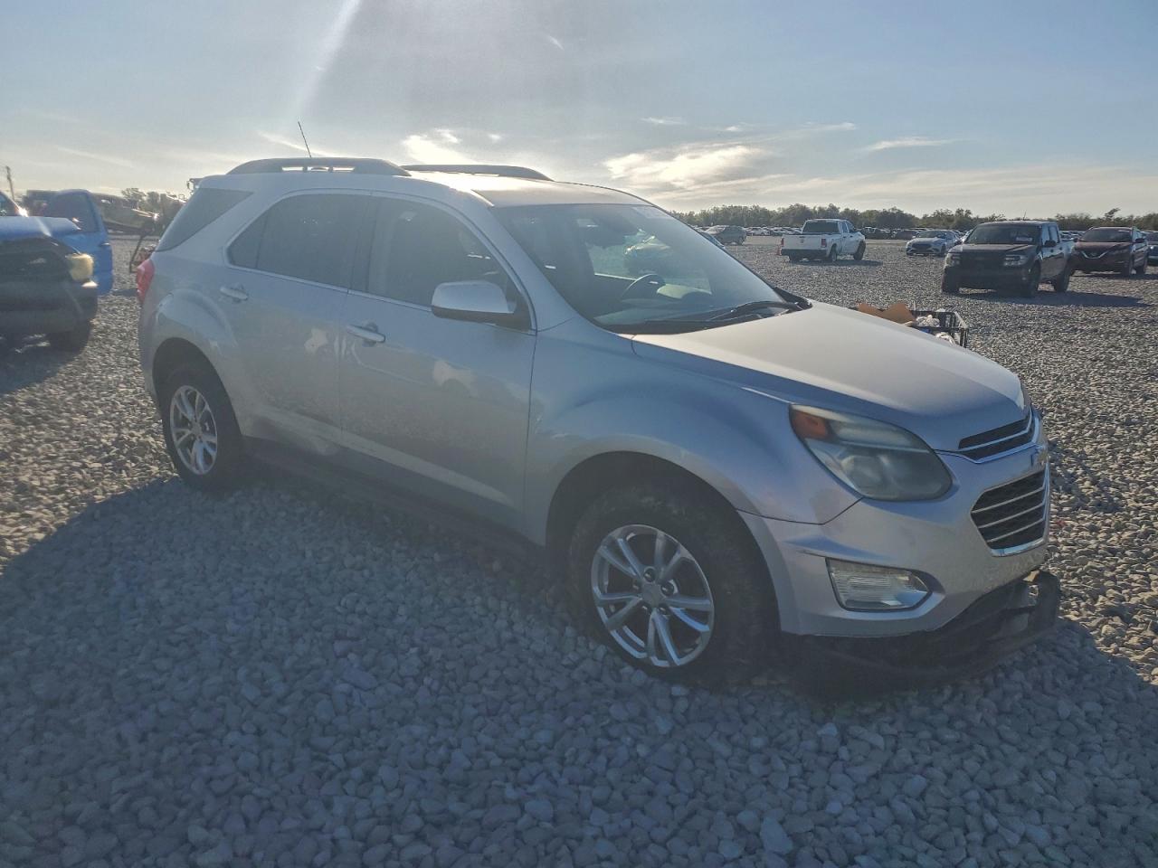 2017 CHEVROLET EQUINOX LT photo 4