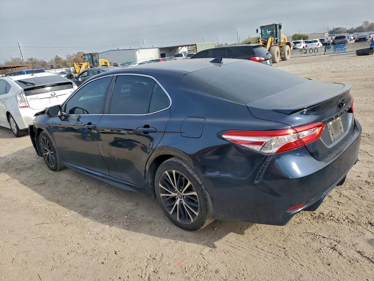 2020 TOYOTA CAMRY SE photo 2
