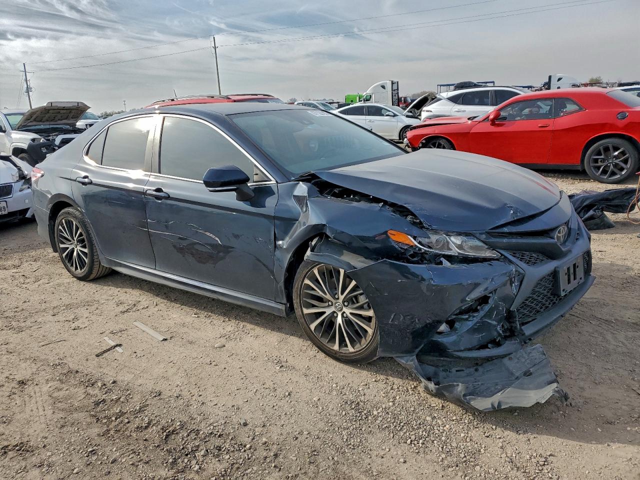 2020 TOYOTA CAMRY SE photo 4