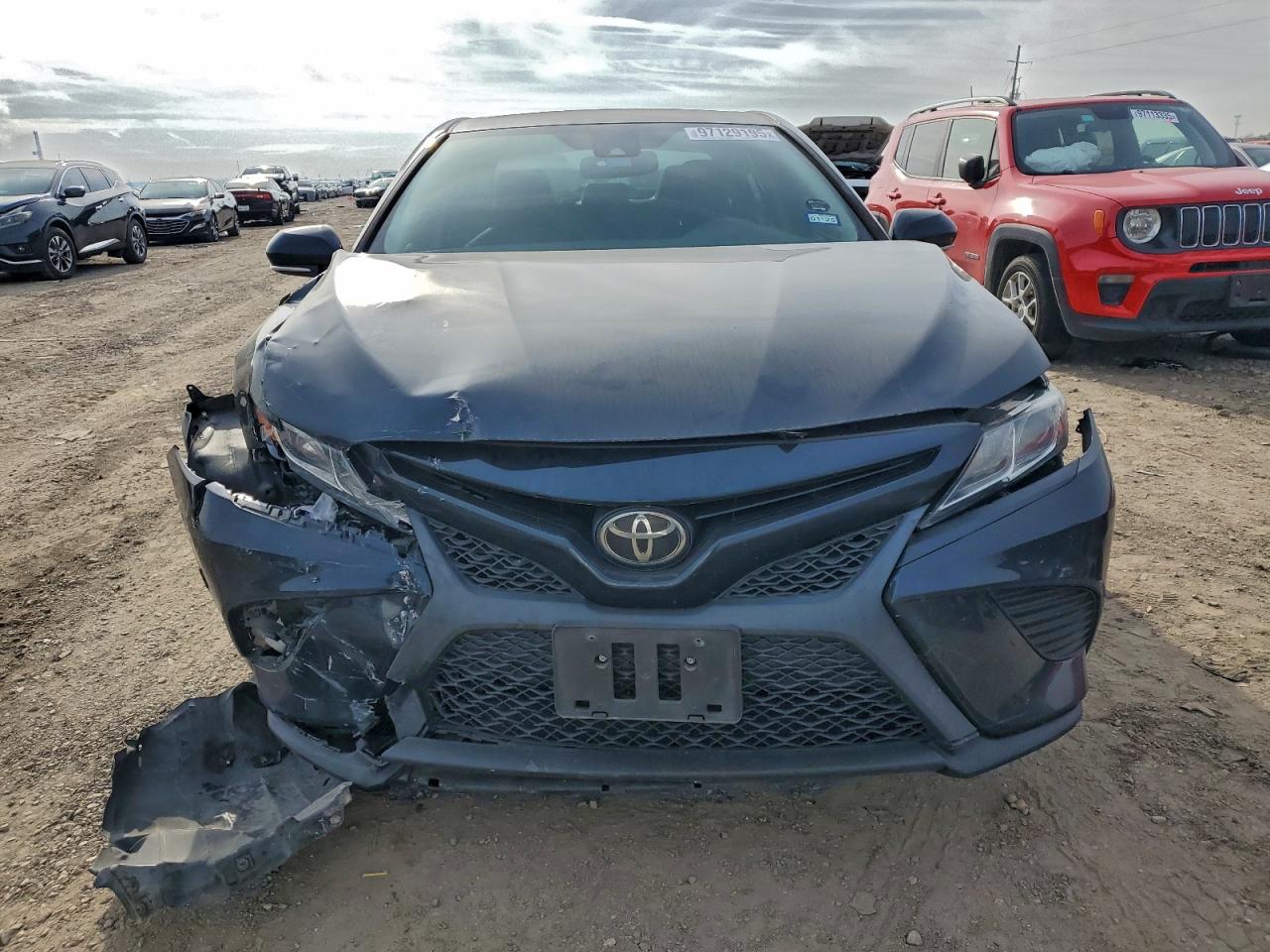 2020 TOYOTA CAMRY SE photo 5