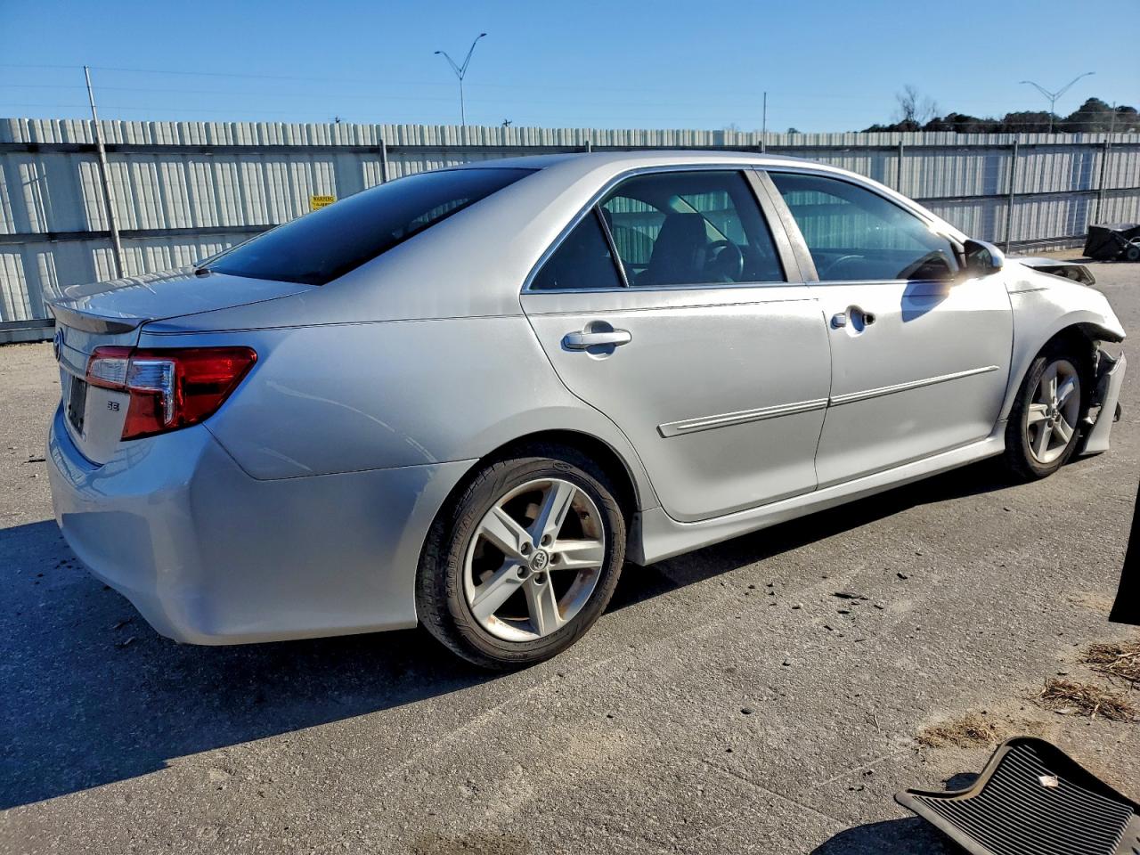 2013 TOYOTA CAMRY L photo 5