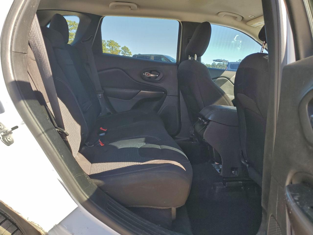 2019 JEEP CHEROKEE LATITUDE photo 11