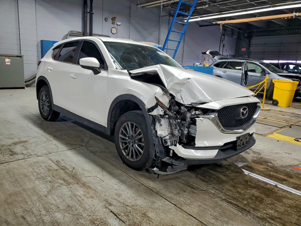 2017 MAZDA CX-5 SPORT photo 4