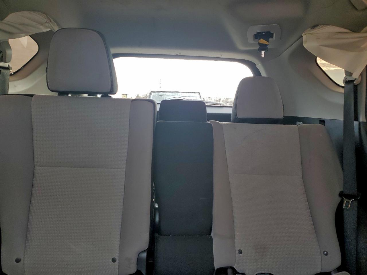 2016 TOYOTA RAV4 XLE photo 19