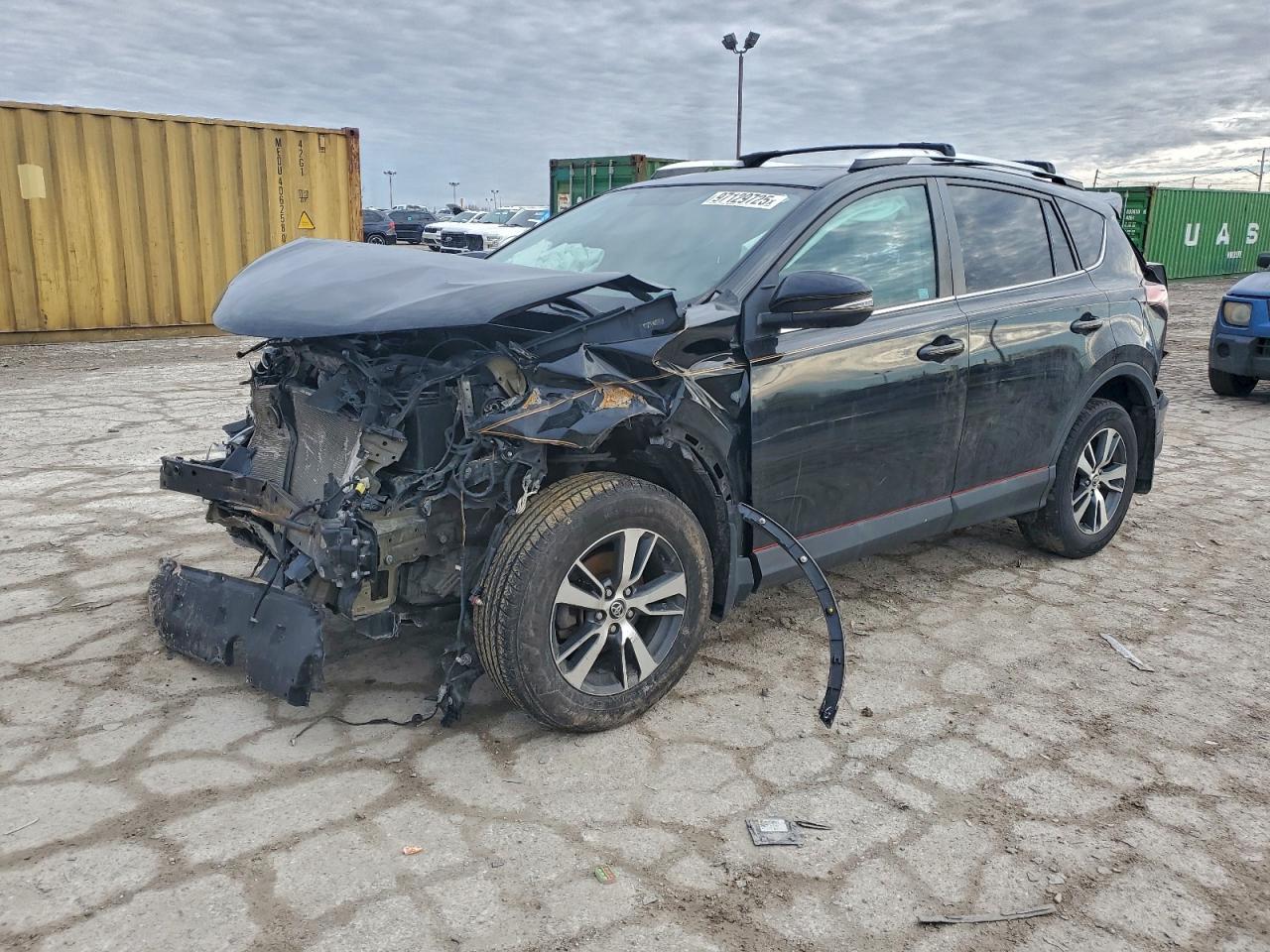 2016 TOYOTA RAV4 XLE photo 2