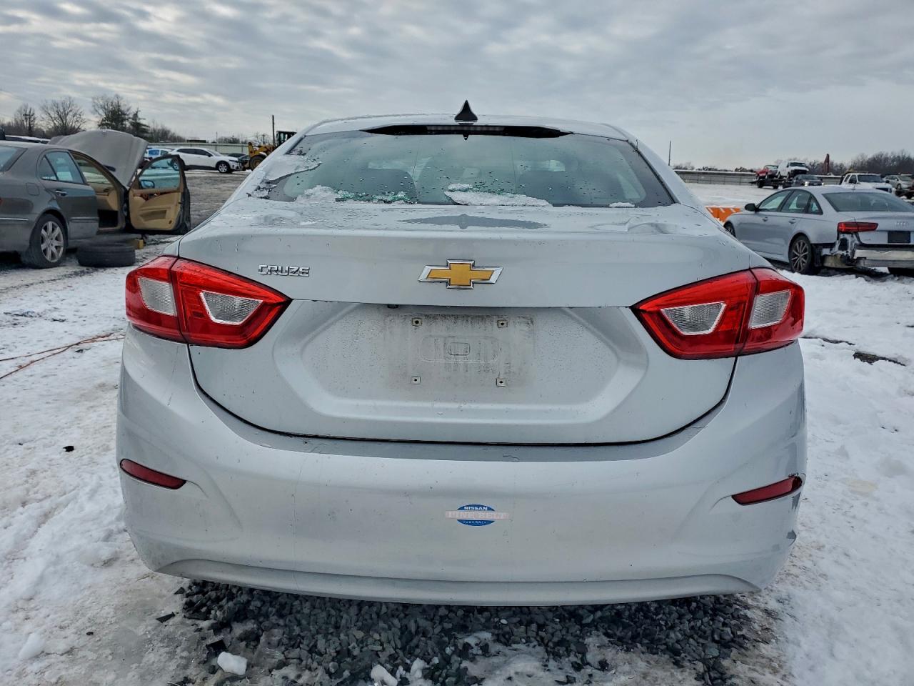 2017 CHEVROLET CRUZE LS photo 6