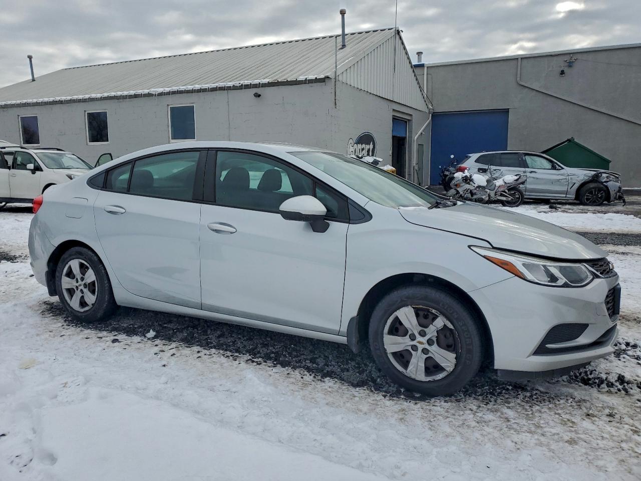 2017 CHEVROLET CRUZE LS photo 4