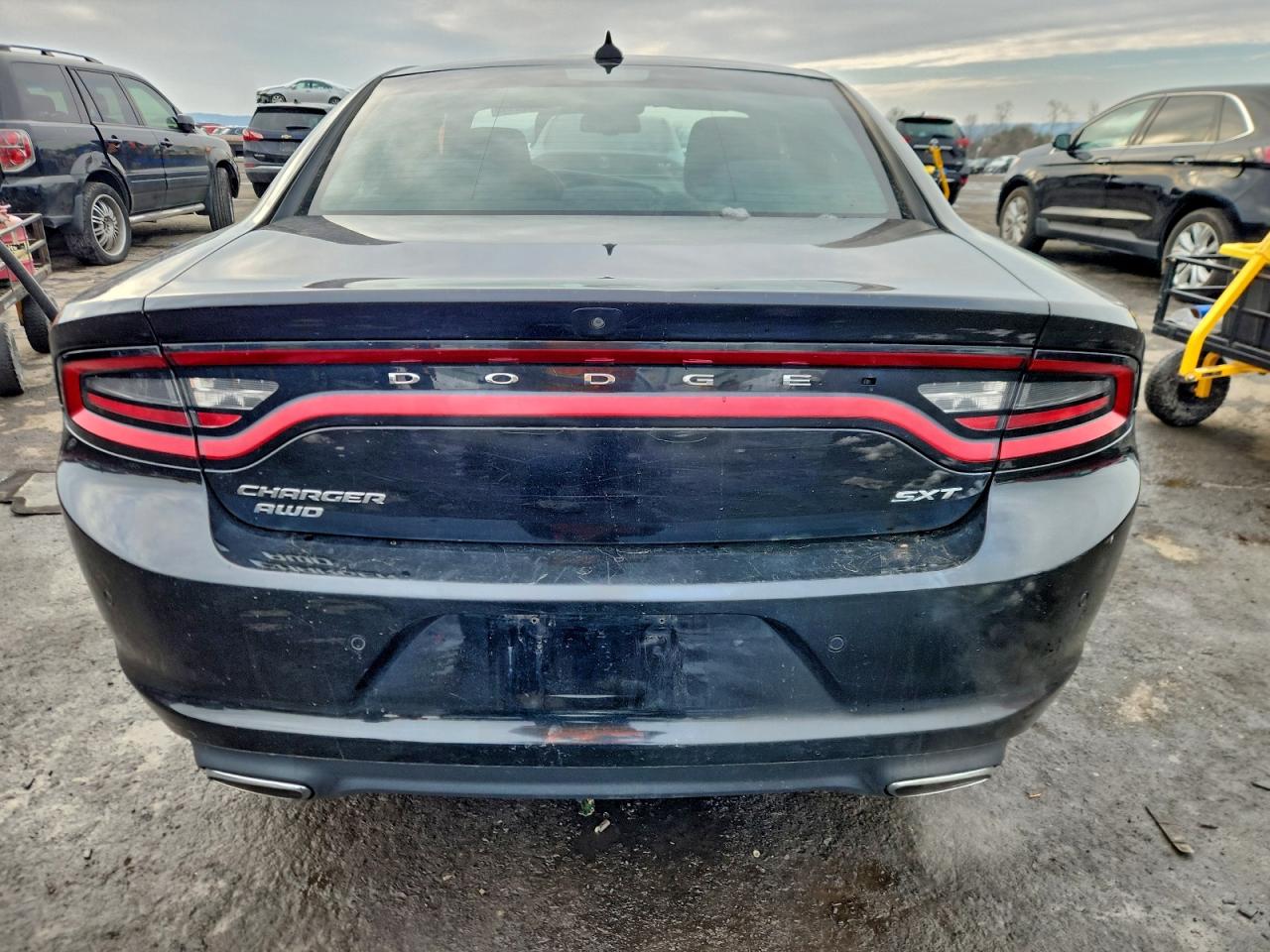 2015 DODGE CHARGER SXT photo 6