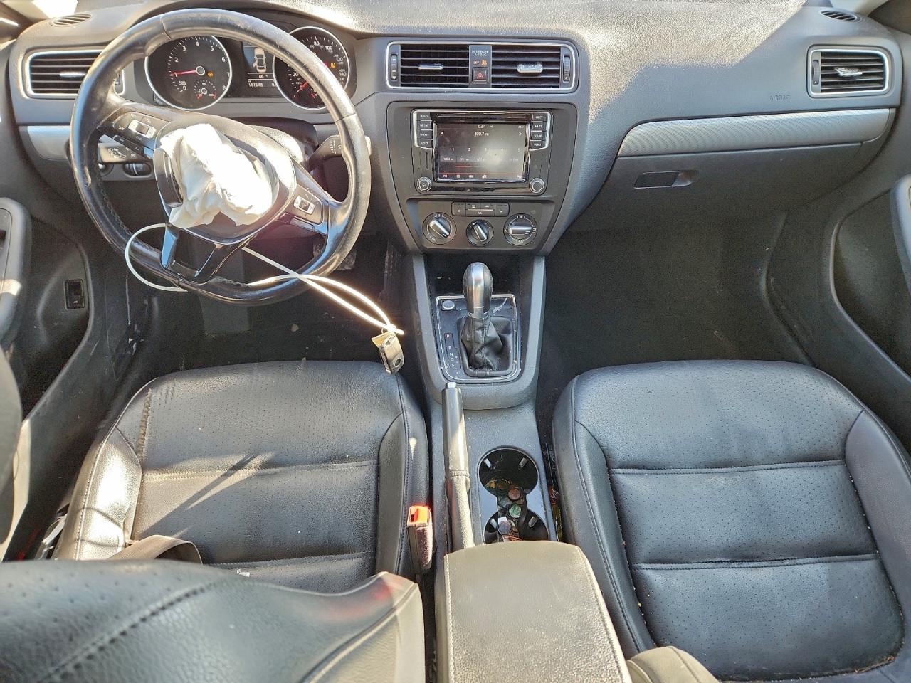 2017 VOLKSWAGEN JETTA SE photo 8