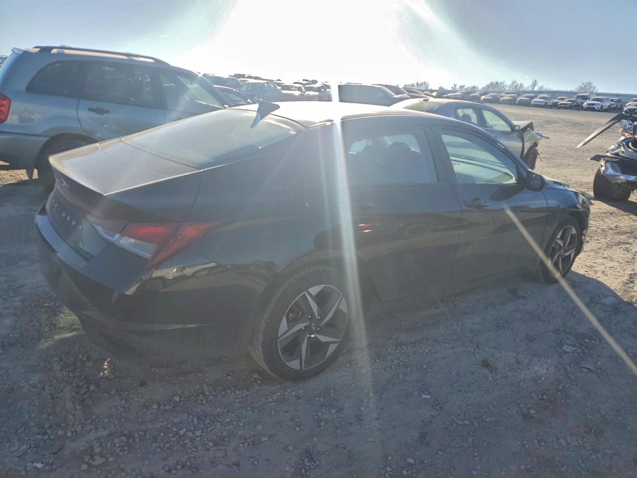 2023 HYUNDAI ELANTRA SEL photo 3