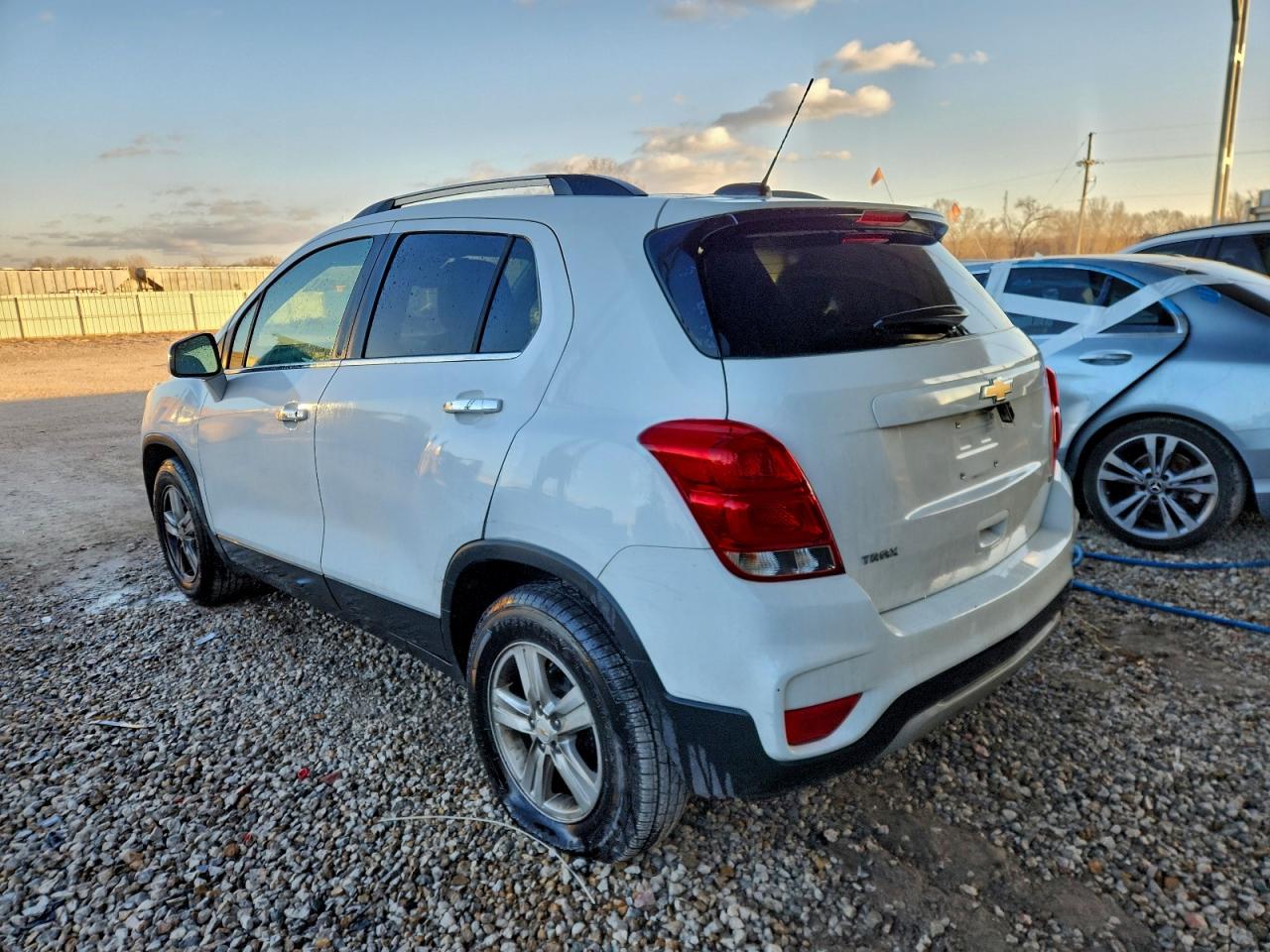 2020 CHEVROLET TRAX 1LT photo 2