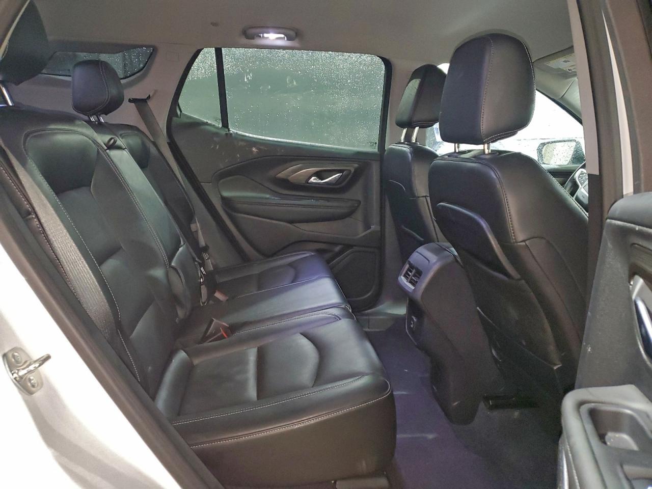 2024 GMC TERRAIN SLT photo 11